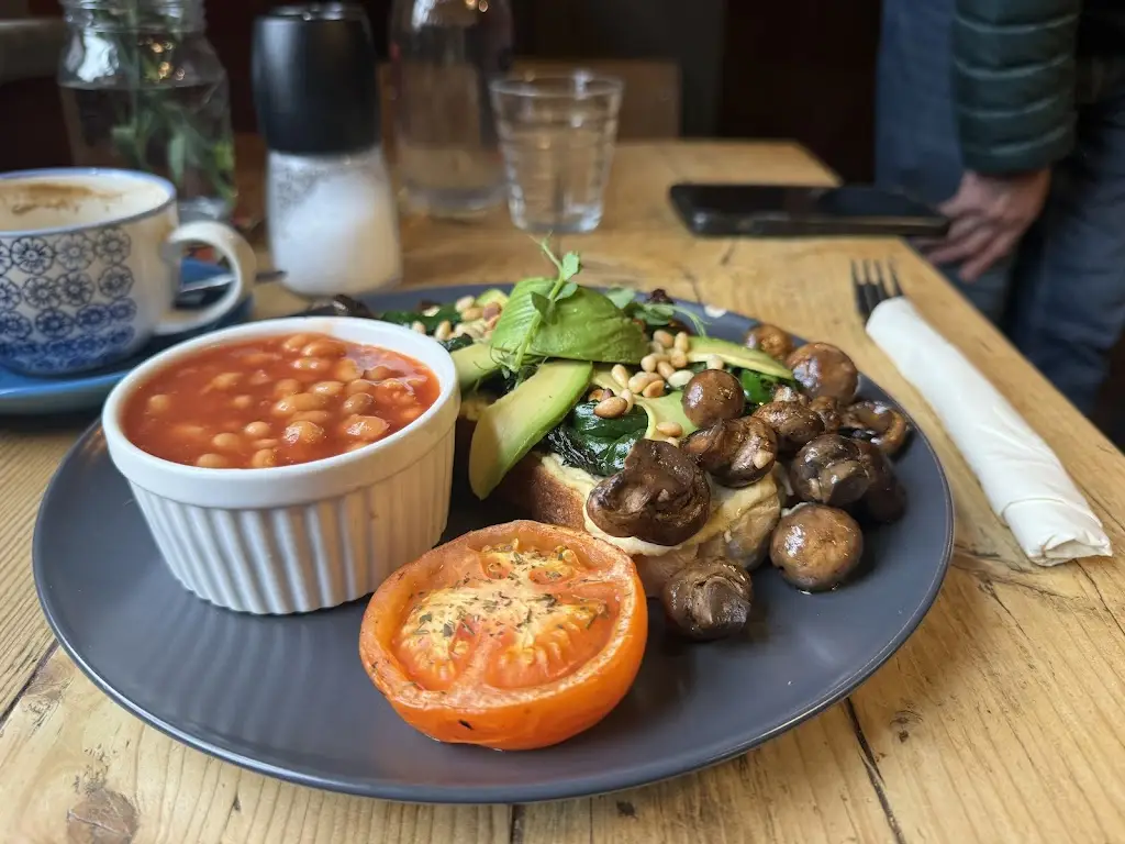 Tim Skinner_The Lions Den Cafe_Haslemere_review