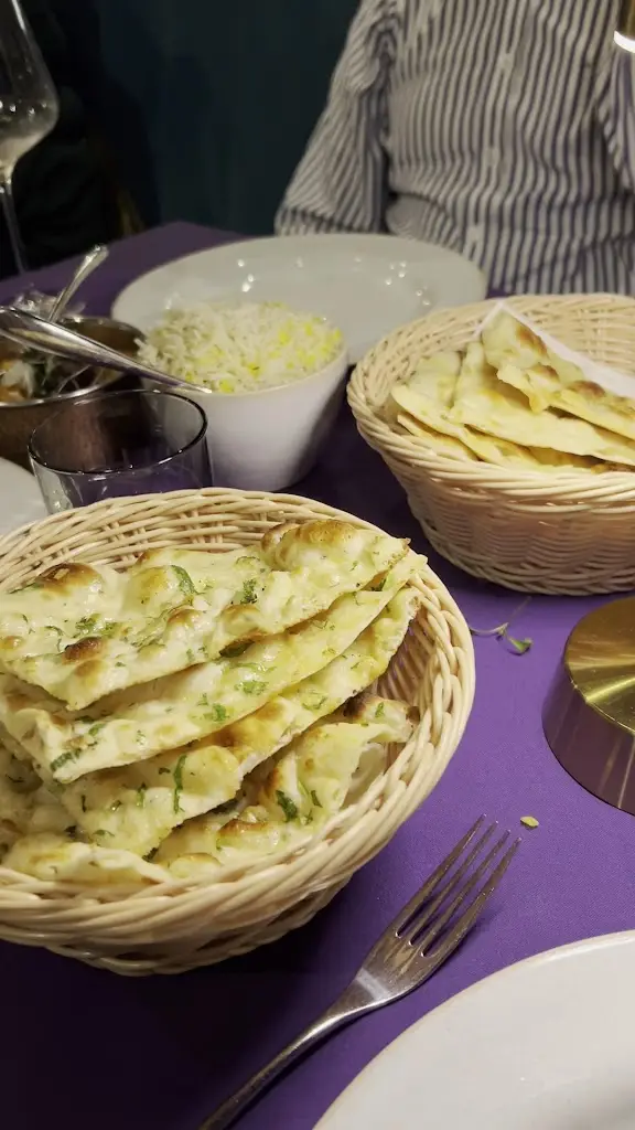 Dilli Restaurant_Haslemere_slider_image_2