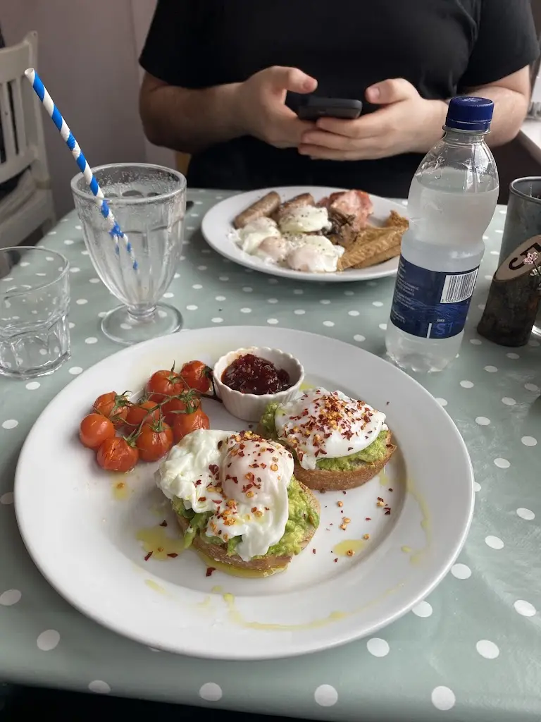 Sian Cook_The Courtyard Café_Haslemere_review