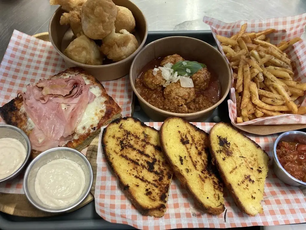 Gusti Pugliesi_Hathern_slider_image_1