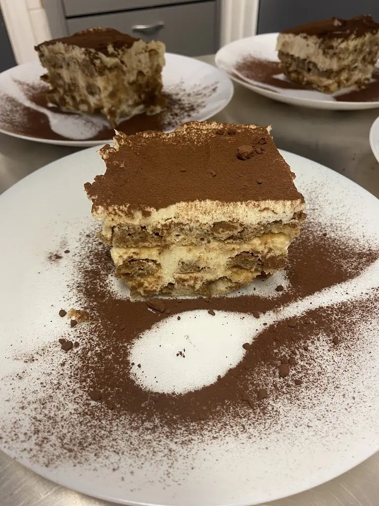 Gusti Pugliesi_Hathern_slider_image_3