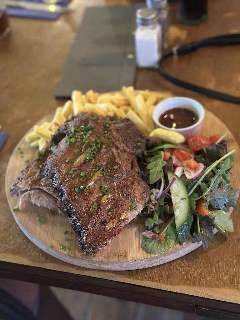 Russell Sauntry_White Horse_Hawkinge_review