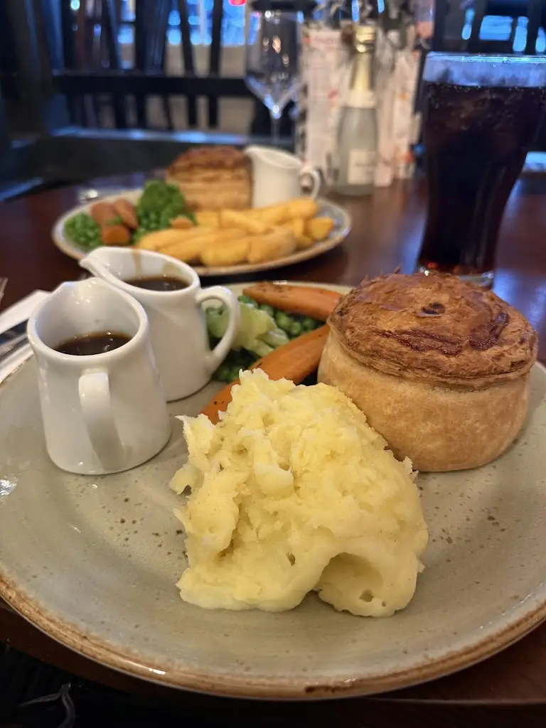 Jazmyn Proud_George IV_Baldock_review