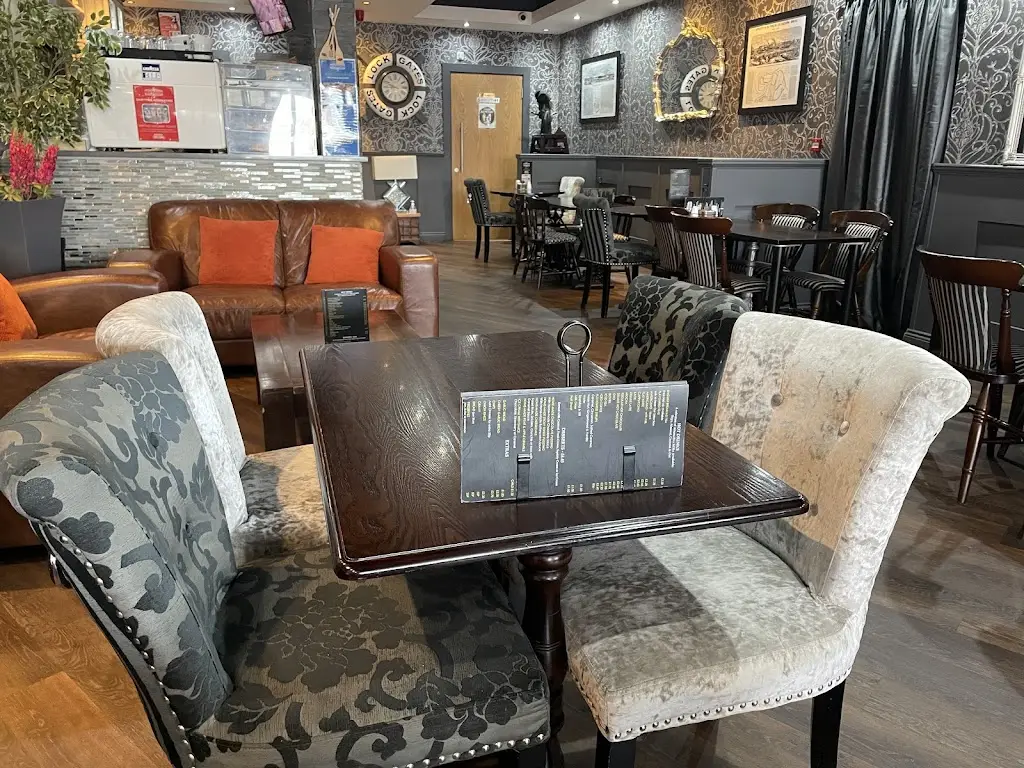 Paul Julian_Lock Gates_Hartlepool_reseña