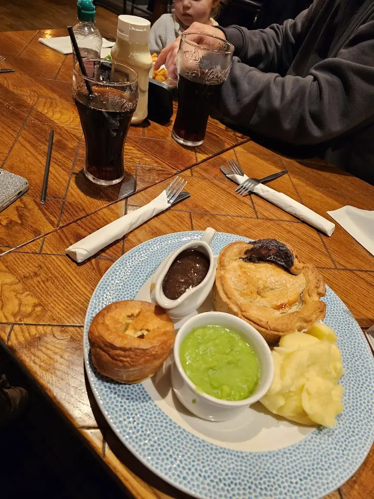 saffiyah hafiz_The Bull's Head_Hazel Grove_review