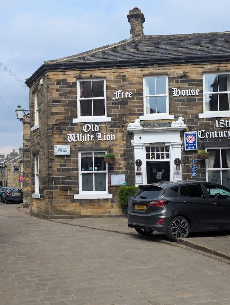Barney Senrab_The Old White Lion Hotel & Restaurant_Haworth_review