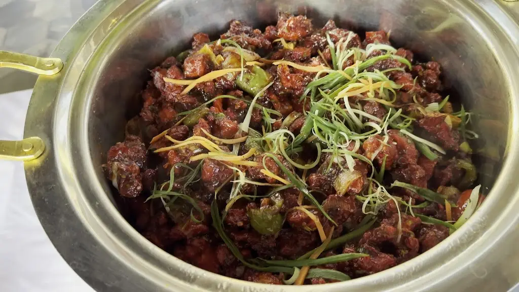 Dennis Desouza_Takaa Tak, Hayes_Hayes_review