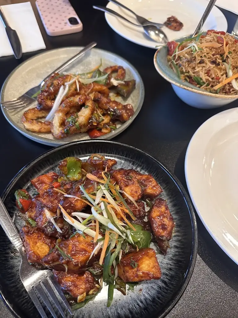 Richie Coutinho_Takaa Tak, Hayes_Hayes_review