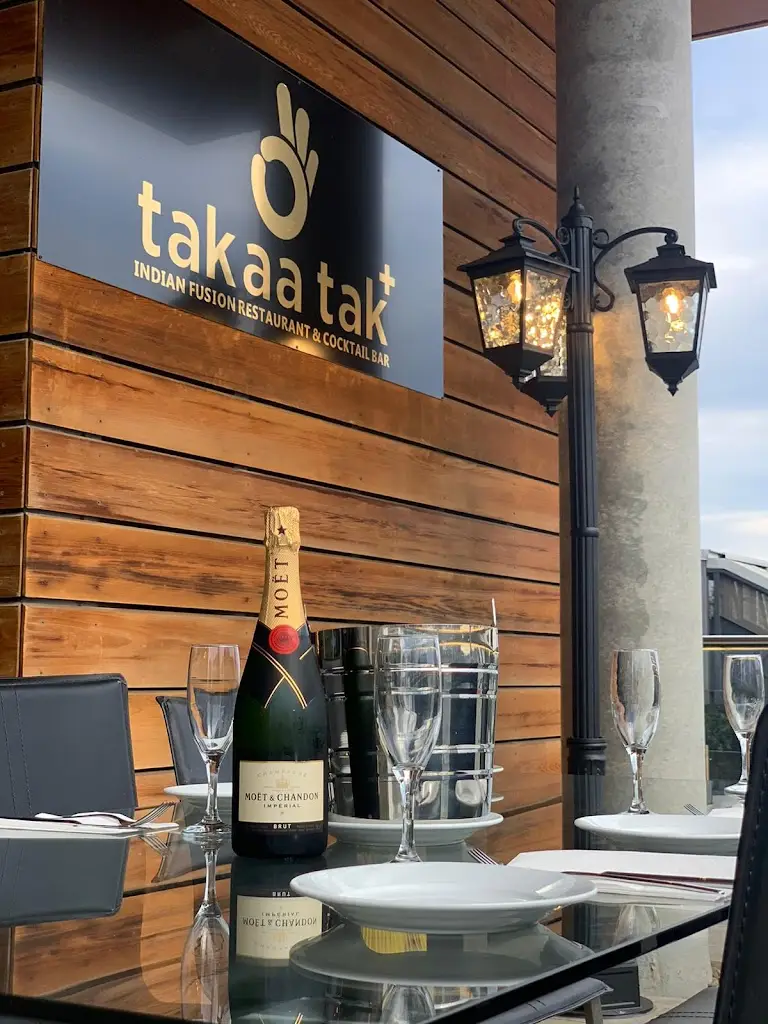 Takaa Tak, Hayes restaurant in Hayes