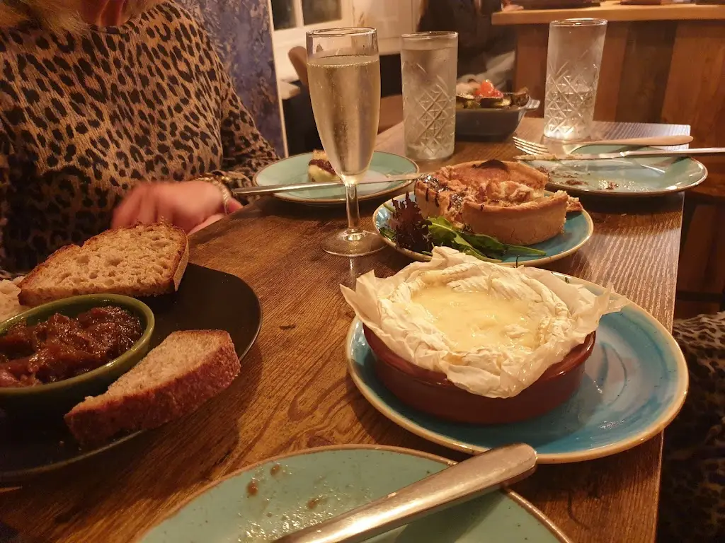 Laura Jackson_M's of Aylsham_Aylsham_review