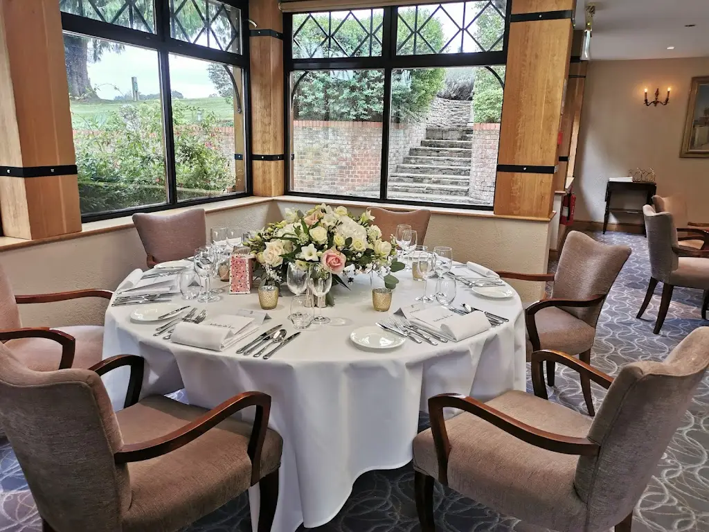 Auberge du Lac restaurant in Hatfield