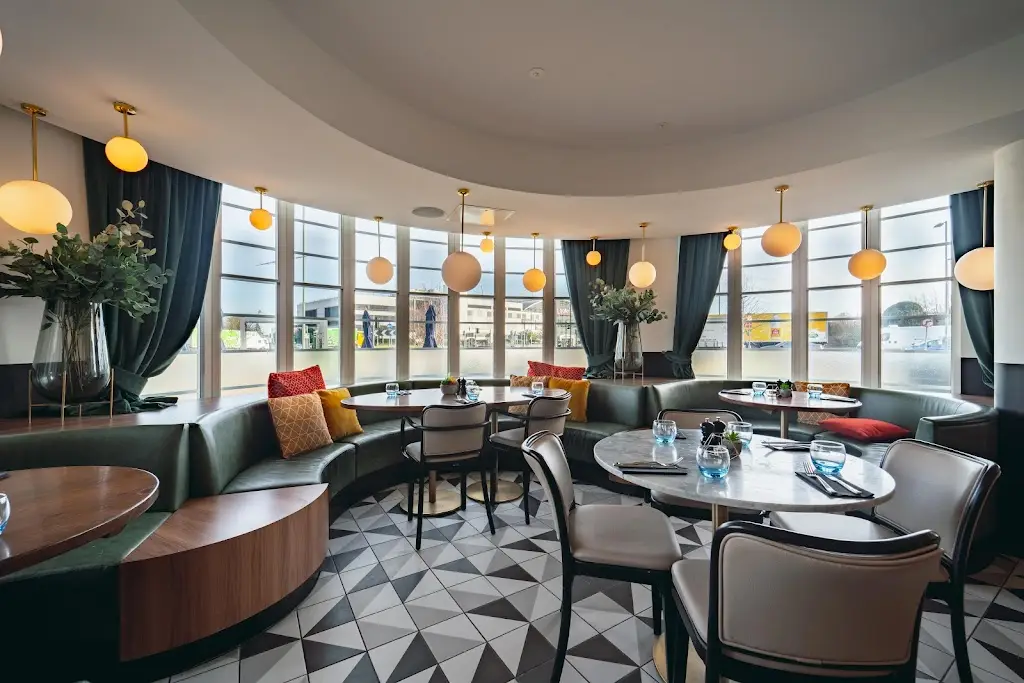 Element Bar & Kitchen_Hatfield_slider_image_1