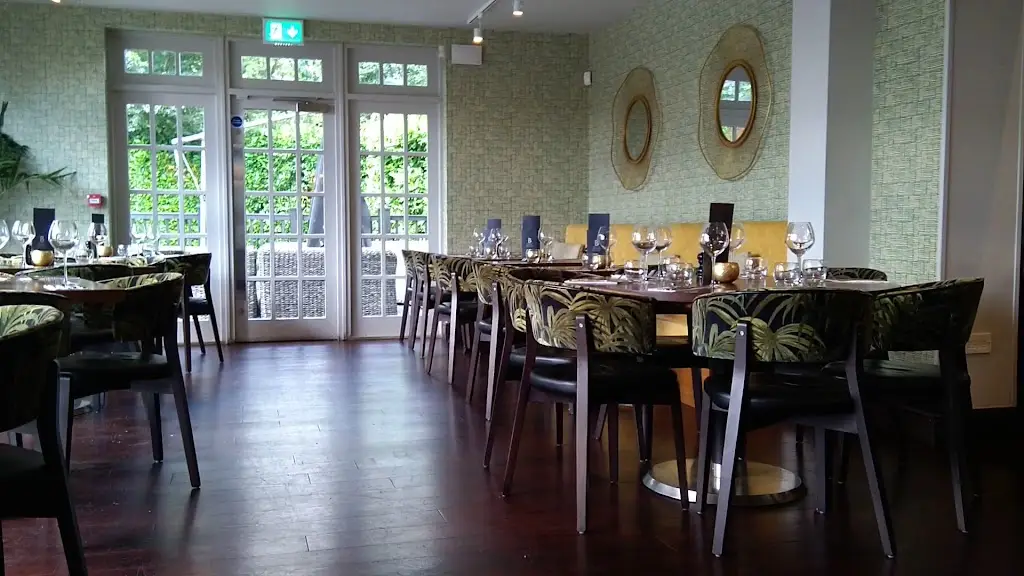 Brookmans_Hatfield_slider_image_2