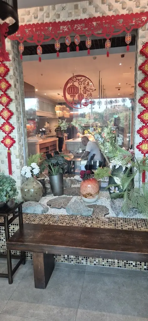 Michele Crovace_Real China_Hatfield_reseña