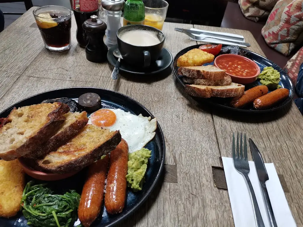 A J_Pokusevski_Heaton Chapel_reseña