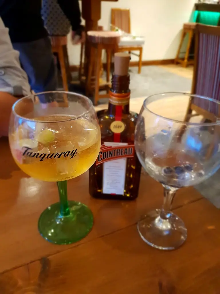 samantha yellott_Groves - Restaurant and Bar_Hayling Island_review