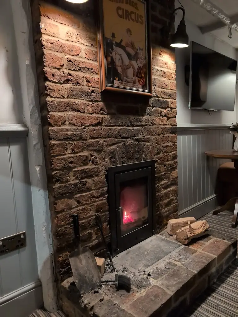 Charlotte Denniss_The White Horse_Headcorn_review