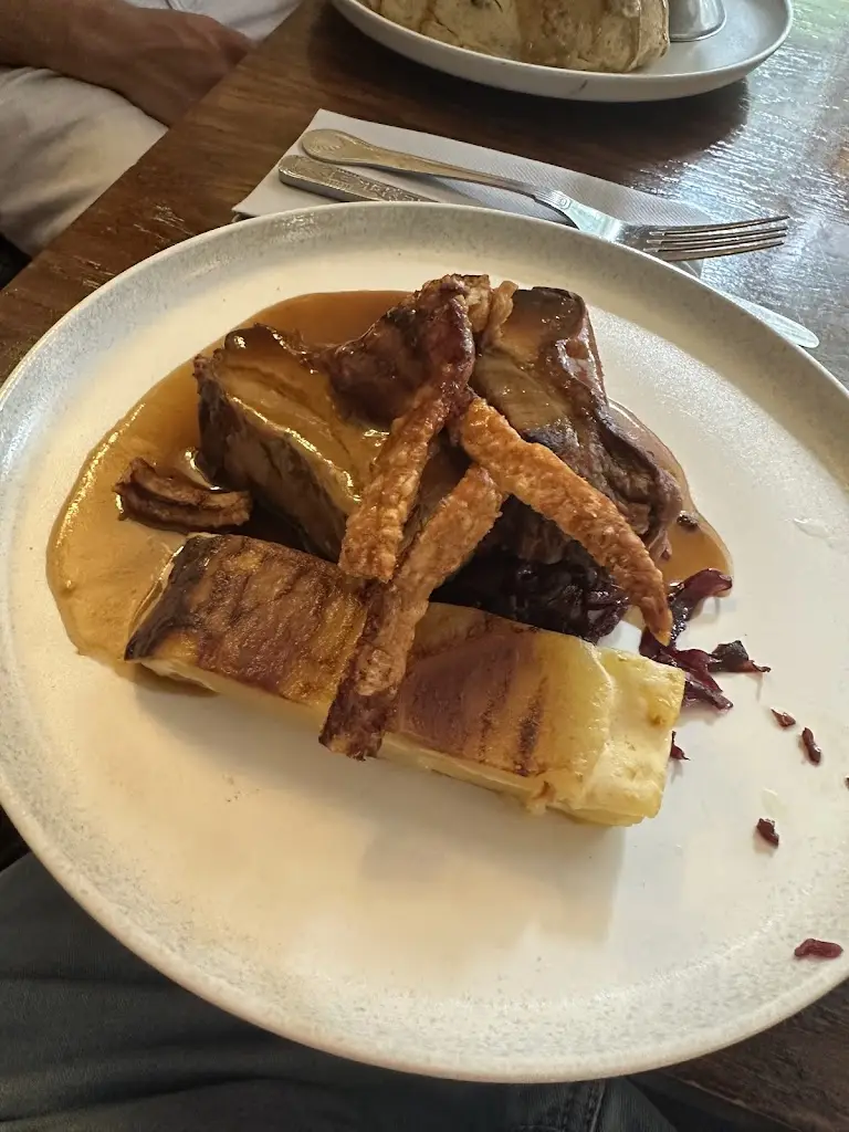 Amy Shaw_Banningham Crown_Aylsham_review