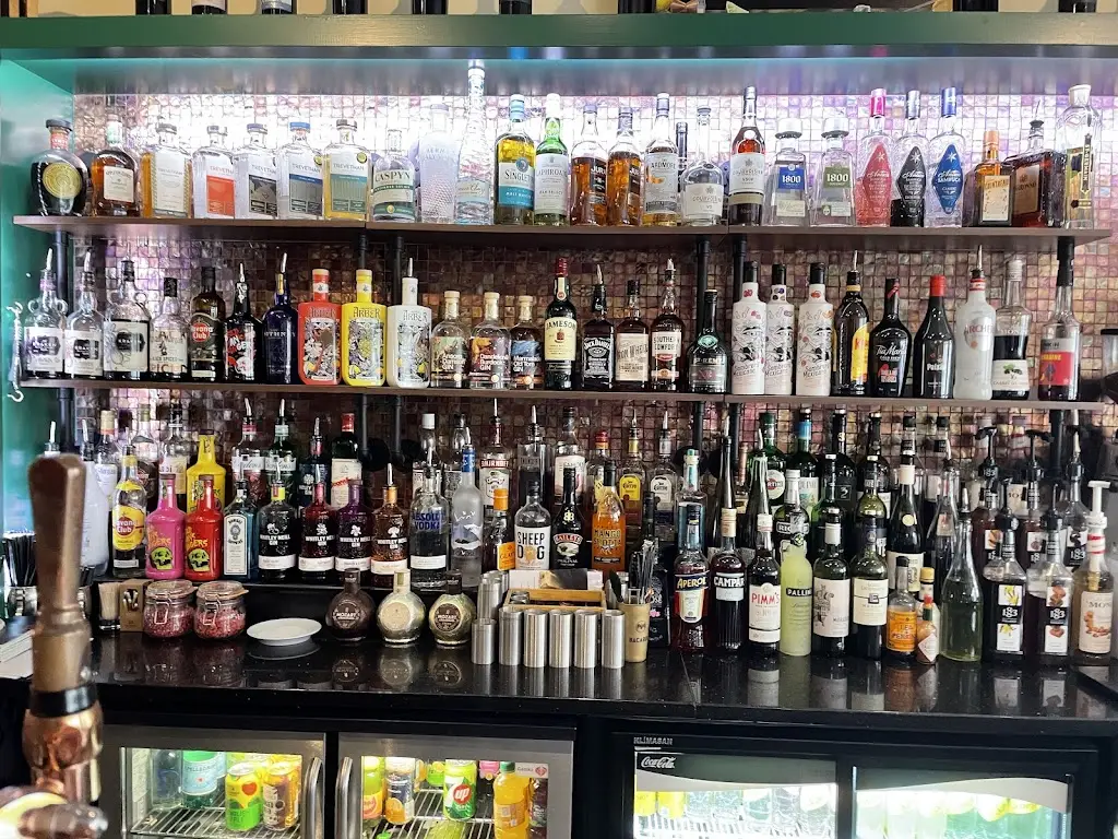 Henlys Wine Bar & Bistro restaurant in Helston