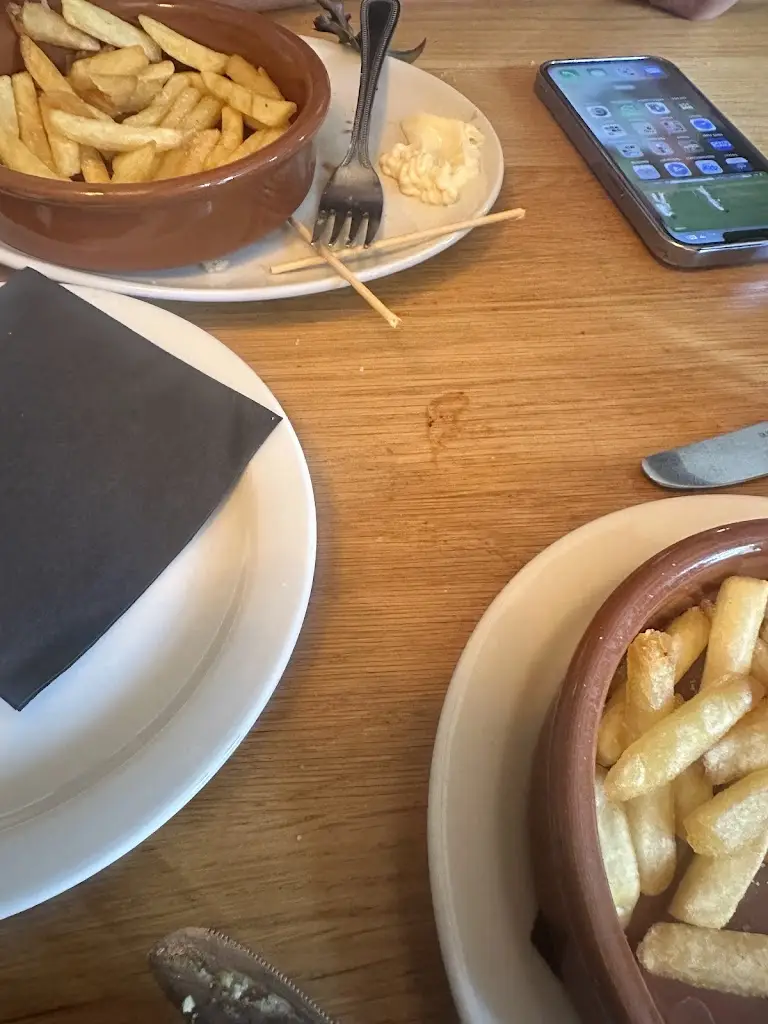 Sarah Hooley_Axe and Compass_Hemingford Grey_review