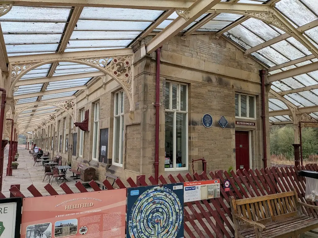 Jeremy Gould_Shed24H tearooms at Hellifield Station_Hellifield_recensione