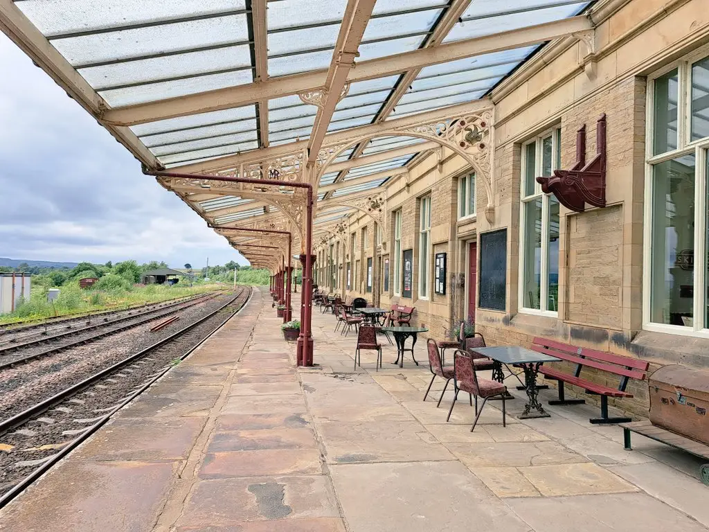 Alan C_Shed24H tearooms at Hellifield Station_Hellifield_recensione