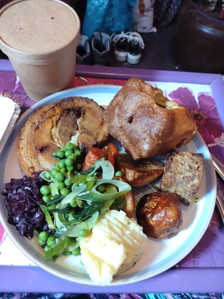 Elaine Sowter_BOUFFAGE_Heanor_review