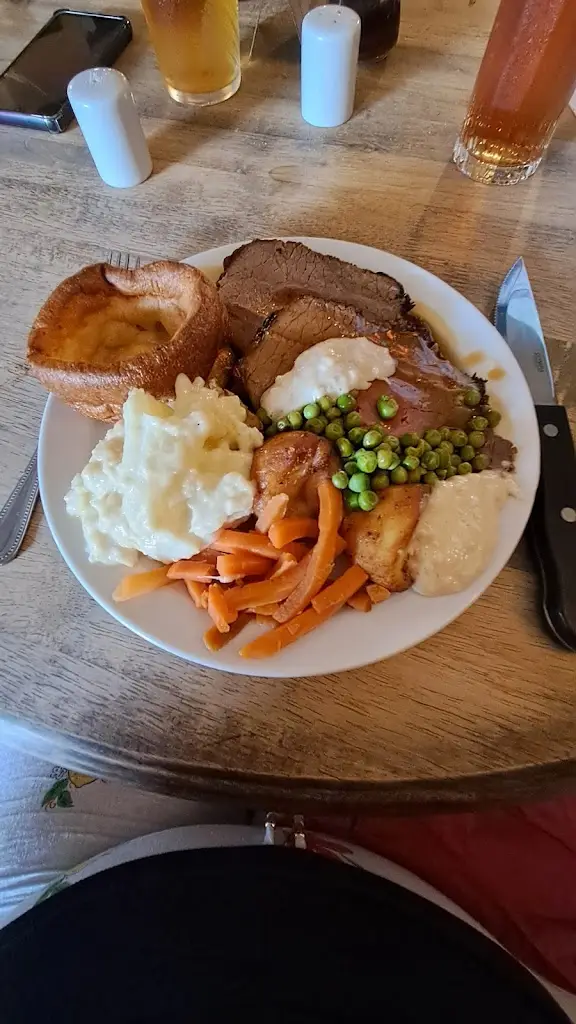 Kathy Wheal_Virginia Ash_Henstridge_review