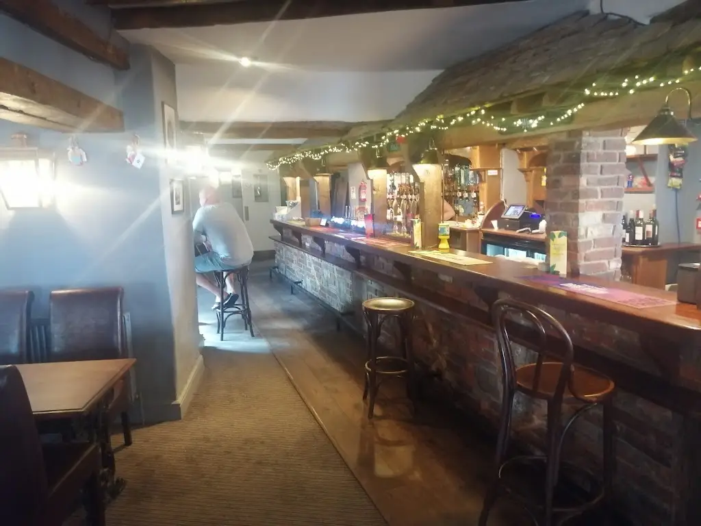 Roy Walker_Virginia Ash_Henstridge_review