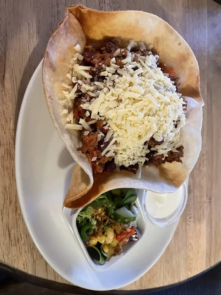 Virginia Ash_Henstridge_slider_image_3