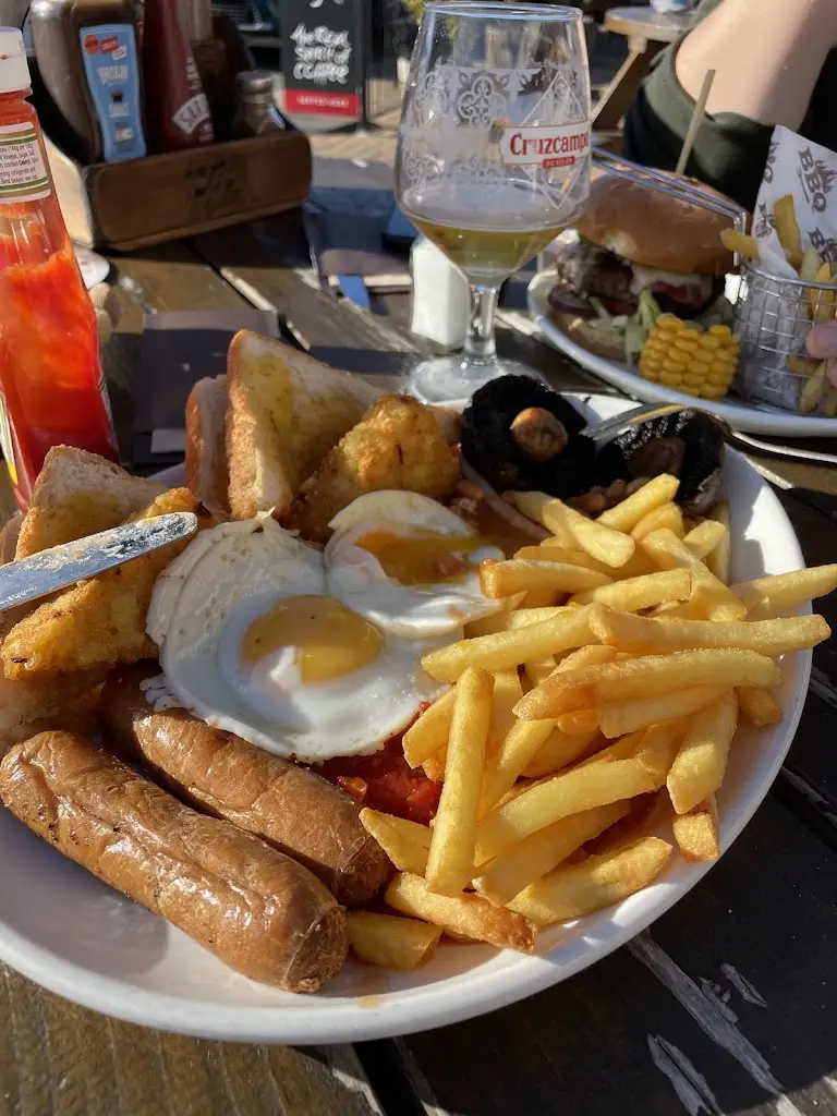 TIS BAR AND GRILL_Hemsby_slider_image_2