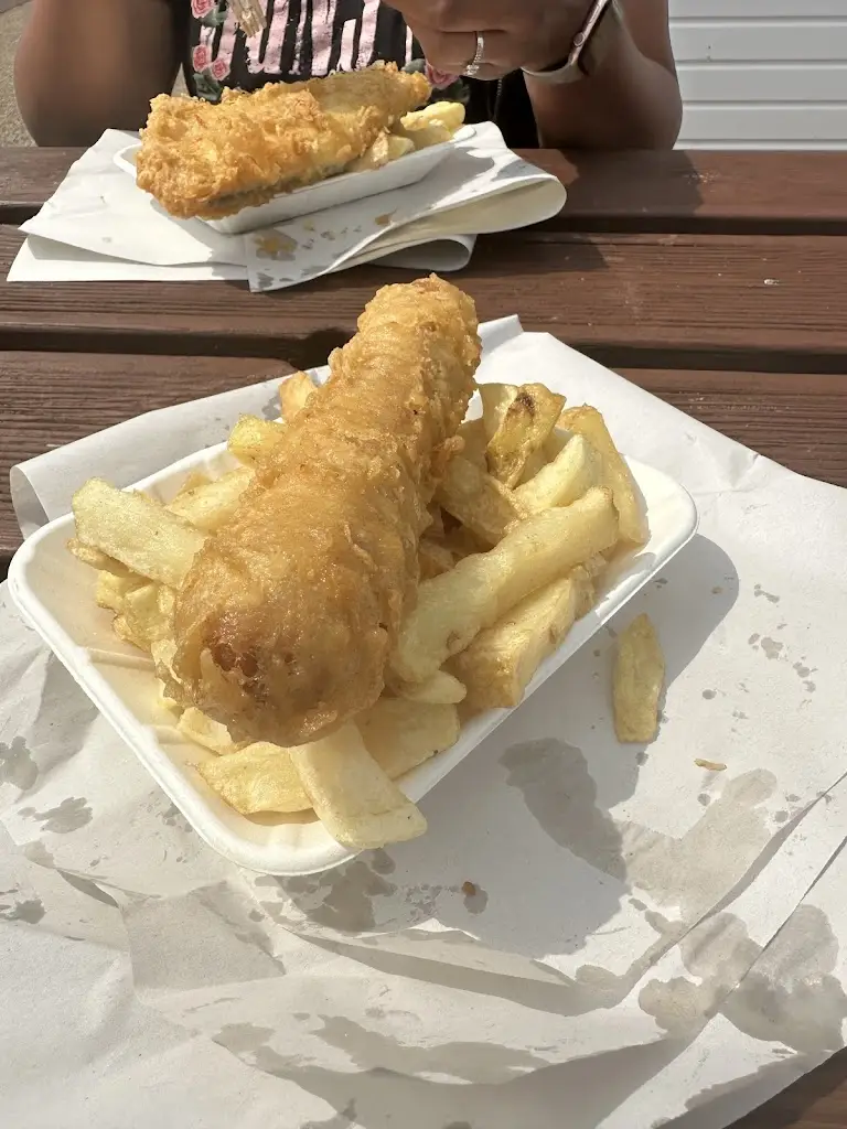 Lu Lawrance_The Blue Dolphin_Hemsby_review