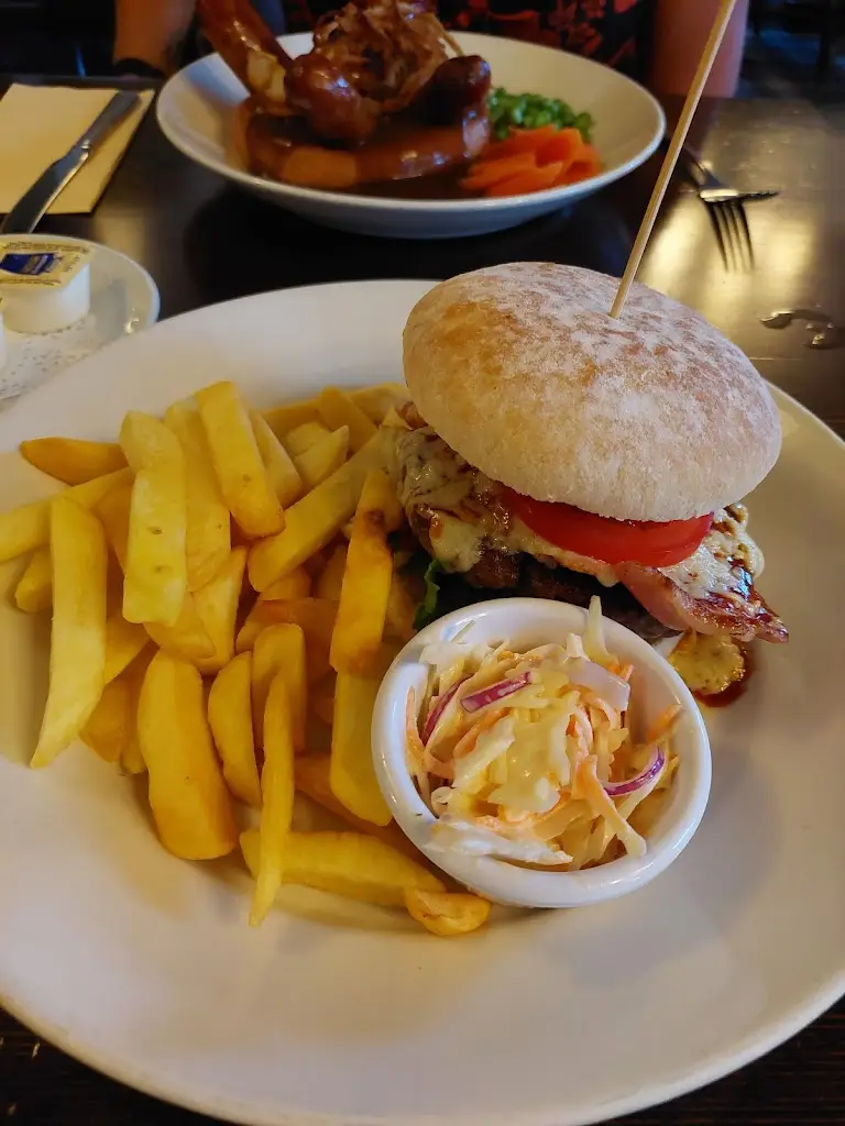 The Five Bells_Henlow_slider_image_3