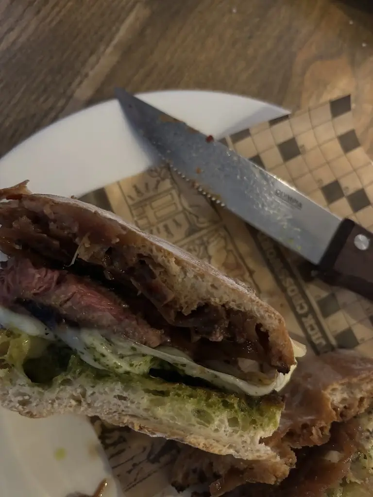 Lucy Corbett_The Crown_Henlow_review