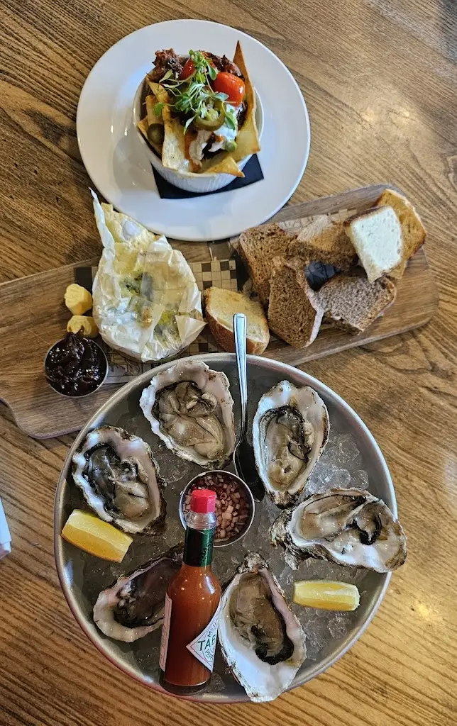 The Crown_Henlow_slider_image_2