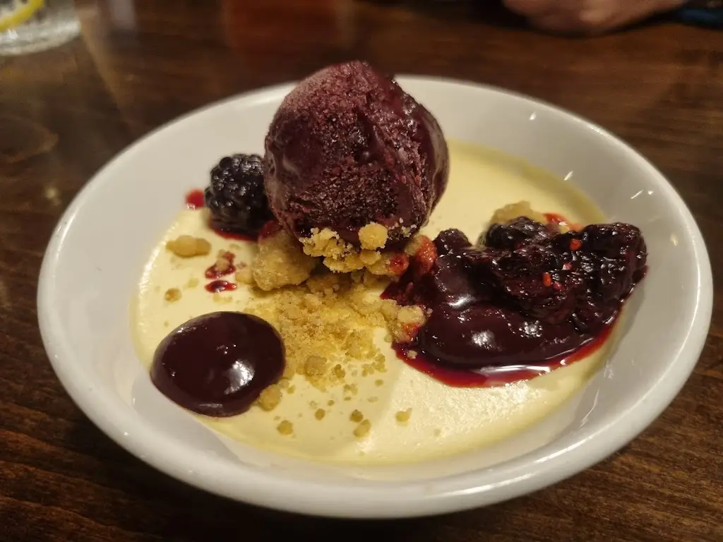 The Crown_Henlow_slider_image_3