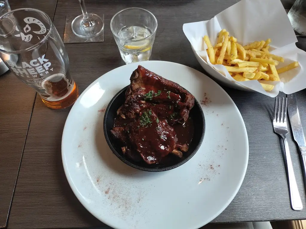 David Waterfall_107 Dining Room_Heswall_recensione