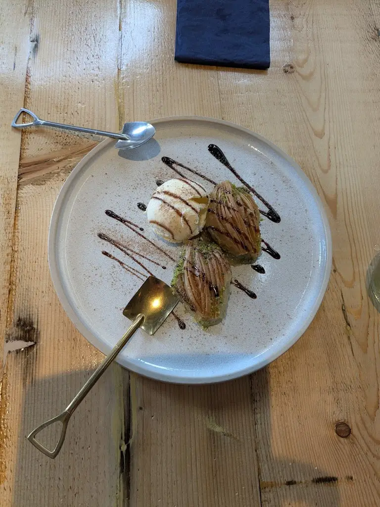 Mavi Mediterranean BBQ and Bar_Heswall_slider_image_2