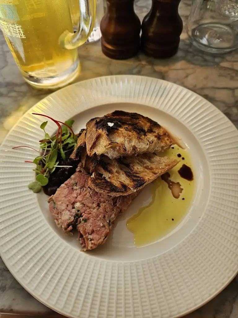 Lussmanns Brasserie_Hertford_slider_image_3