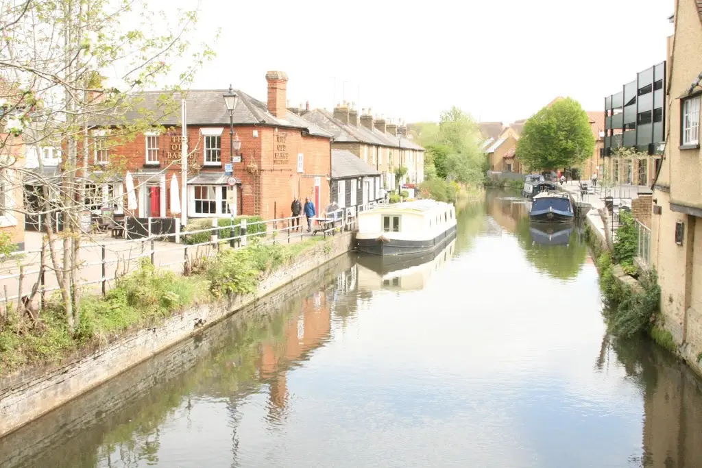 Vivienne Lafferty_The Old Barge_Hertford_review