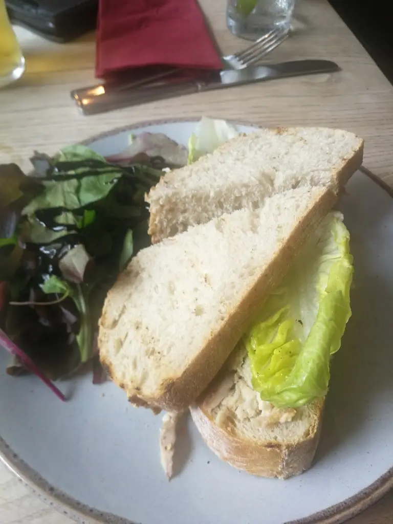 Roger Bispham_The Old Barge_Hertford_review