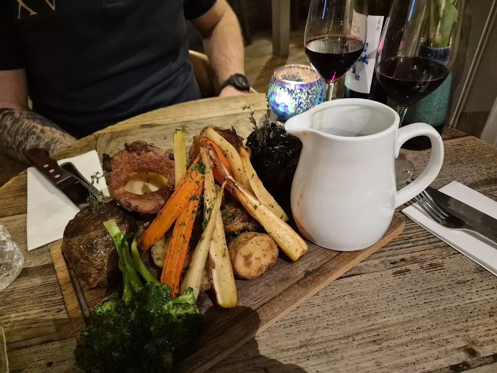 Lou Hannah_Hof's Bar and Dining_Henley-on-Thames_review