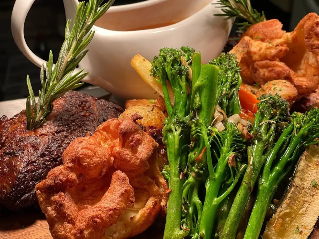 Hof's Bar and Dining_Henley-on-Thames_slider_image_2