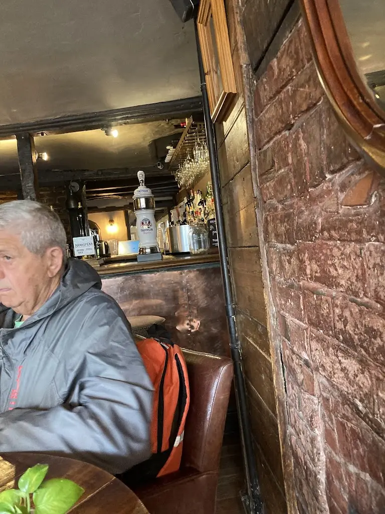 Shirley Gale_The Three Tuns_Henley-on-Thames_reseña