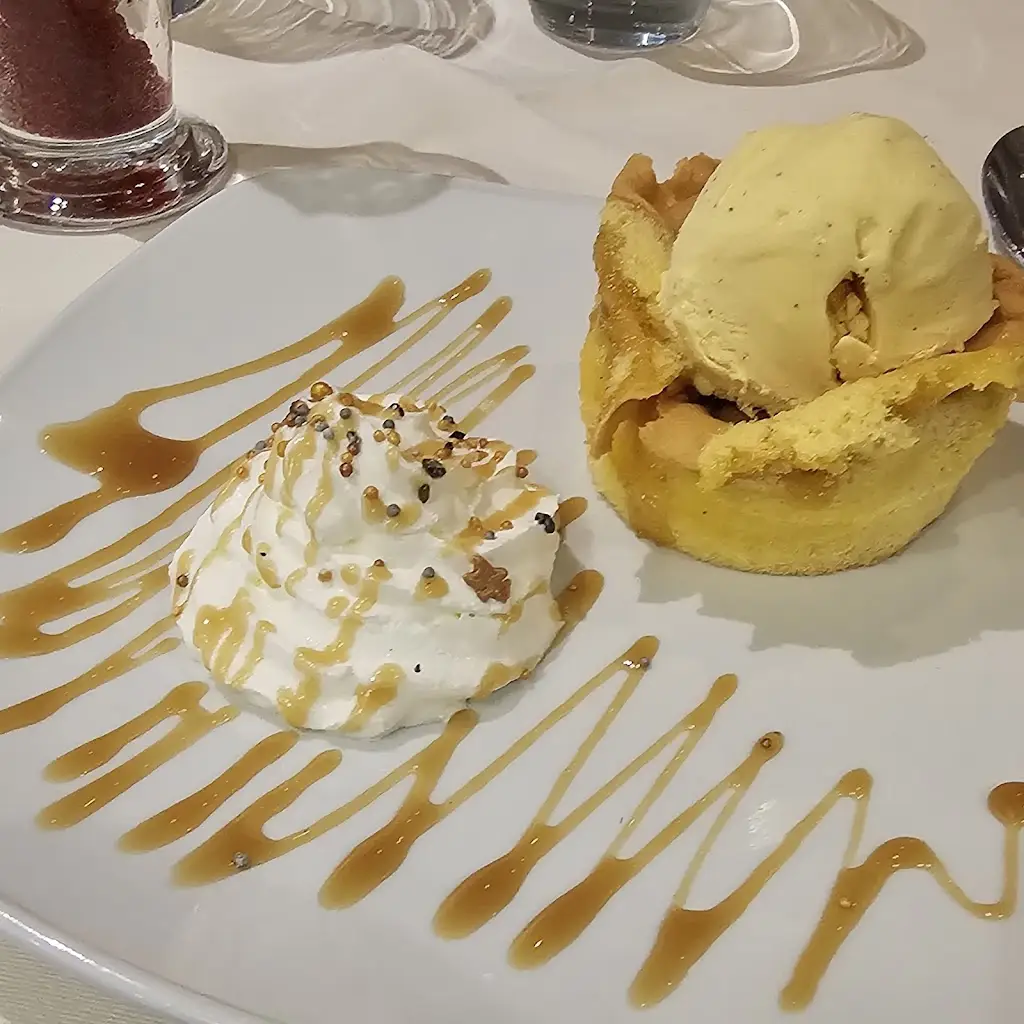 Hannah Wild_The Square Henley_Henley-on-Thames_recensione