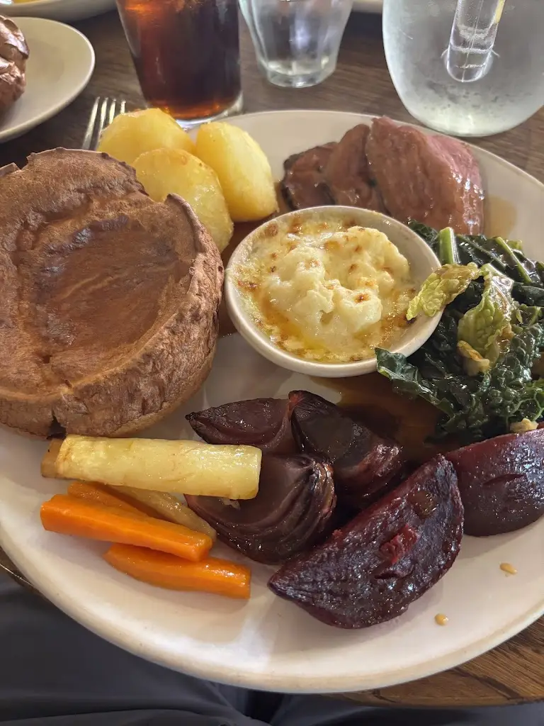 The Black Swan_Henley in Arden_slider_image_3