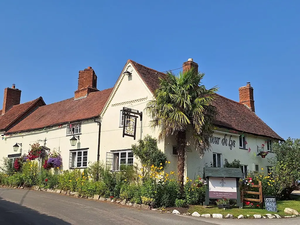 Fleur de Lys_Henley in Arden_slider_image_3