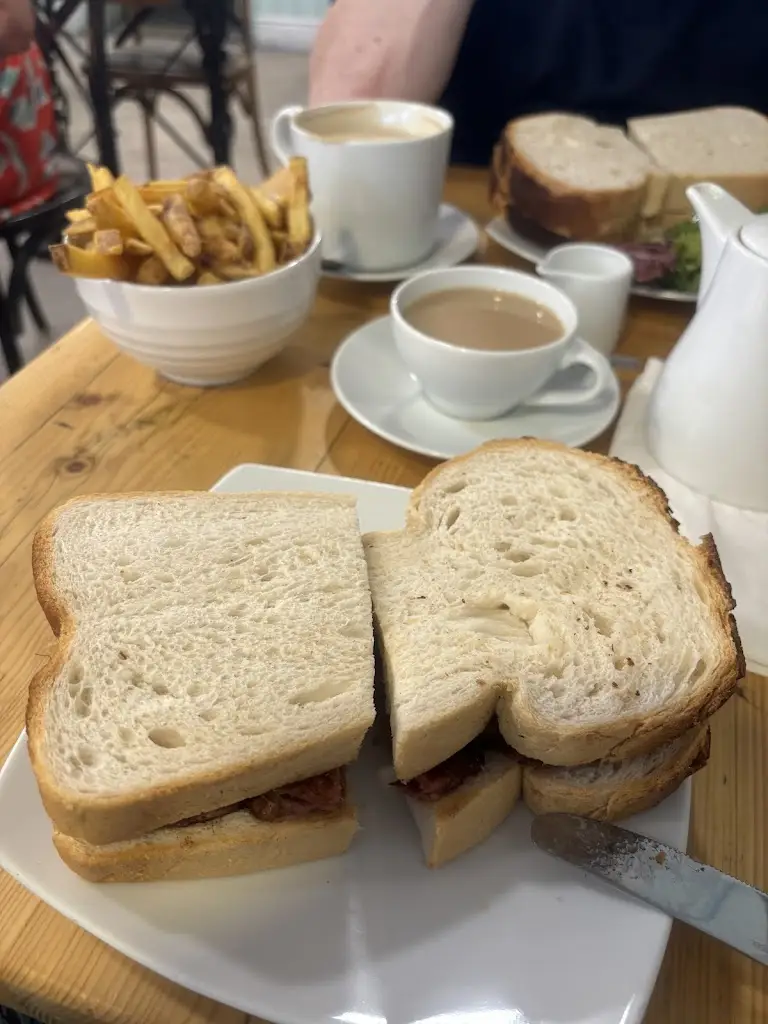 Helen Anderson_Henley Kitchen & Bakery_Henley in Arden_review