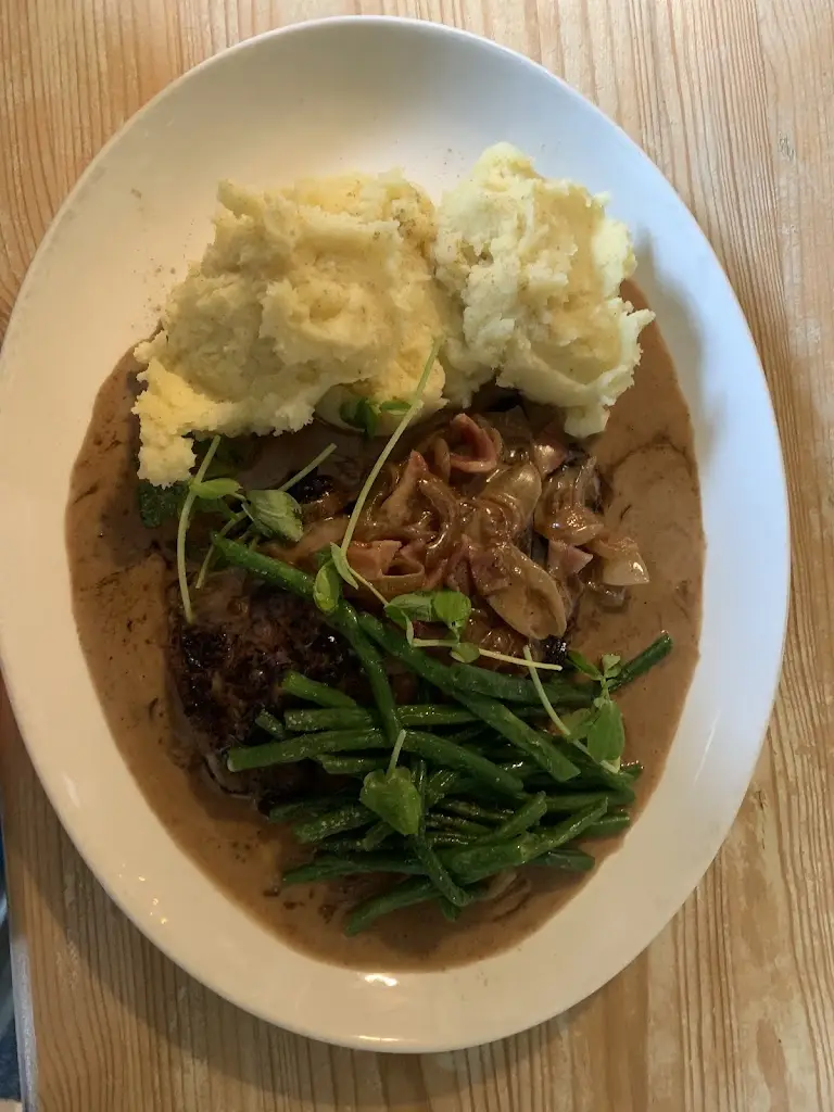 Chequers on the Green_High Halden_slider_image_3