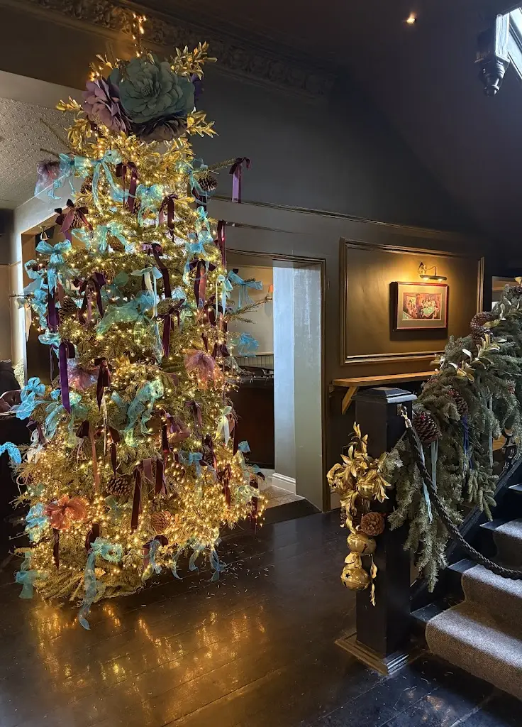 Eve Dykstra_The Hightown Inn_Hightown_review